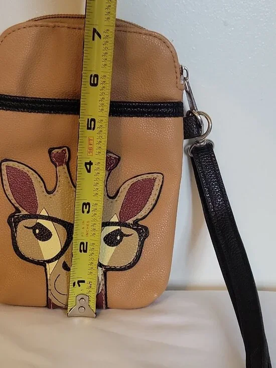 Tan crossbody bag, giraffe applique, detachable strap, silver hardware fannypack - Picture 8 of 8